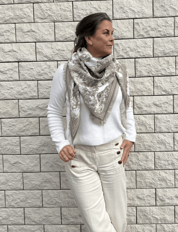 NOMA Charlene Trekantskjerf m/frynser Beige
